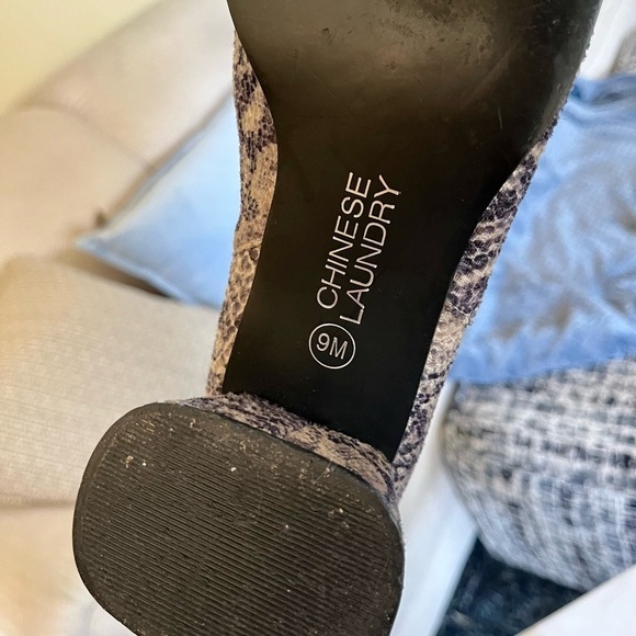 CHINESE LAUNDRY Faux Snakeskin Ankle Boots Women's‎ Size 9 - Picture 8 of 14